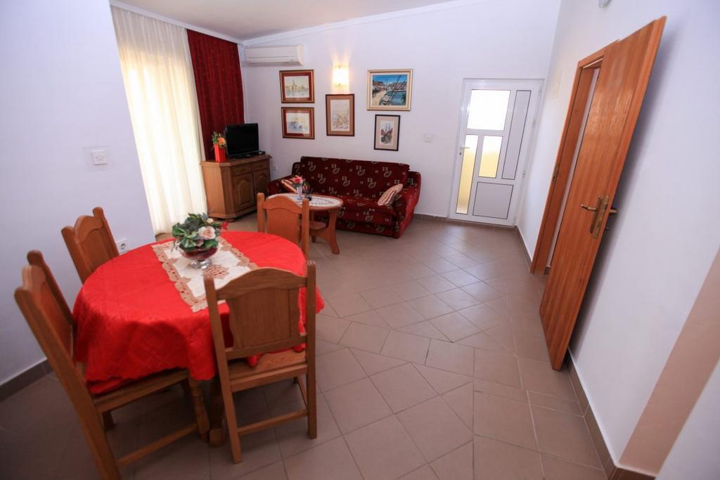 Apartments Franc Povljana Cameră foto